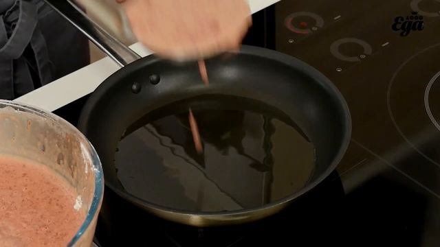 Печеночный торт с морковью и луком