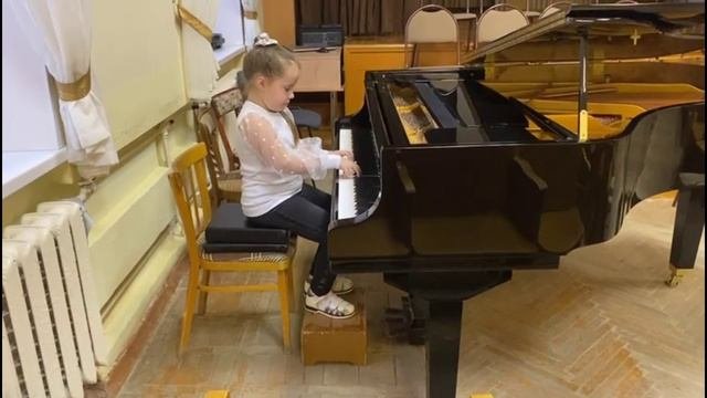 Т.Симонова "Клоун", исп. Сарычева Александра, 1 класс, 7 лет, преп. Россохина О.В., ДМШ №4" г.Киров