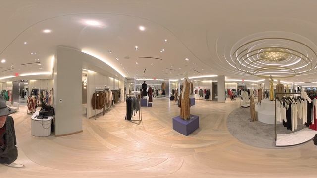 Saks Fifth Avenue. Сакс на Пятой Авеню.