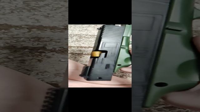 как вылетает гильза из пистолета в замедленной съёмке