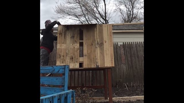DIY Chicken Coop | Out of Pallets…. {part 2}