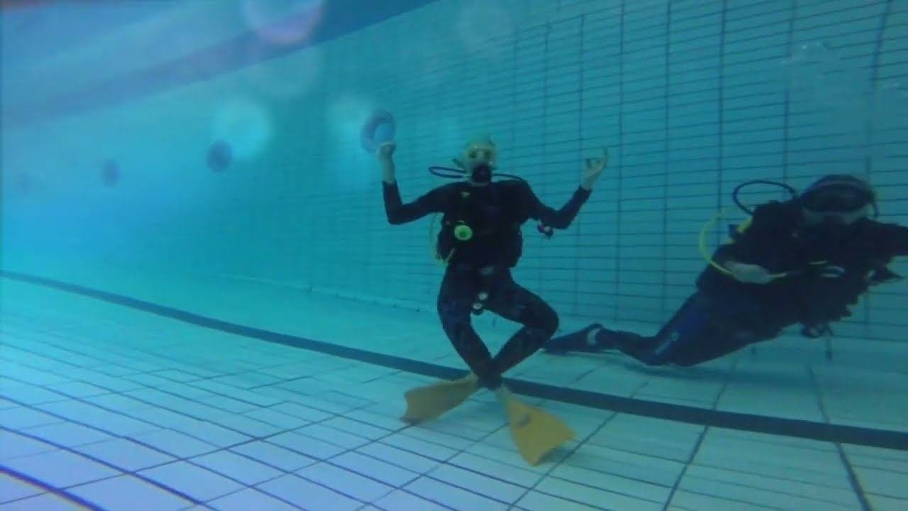 Diving dance, dance, dance....