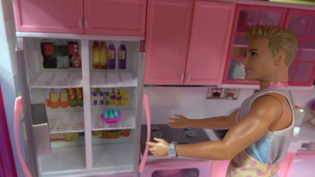 Barbie and Ken Burned Thanksgiving Turkey Story with Barbie Sister Chelsea and Barbie Kitchen