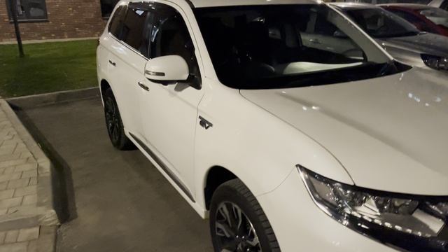 Mitsubishi PHEV 2015 (1)