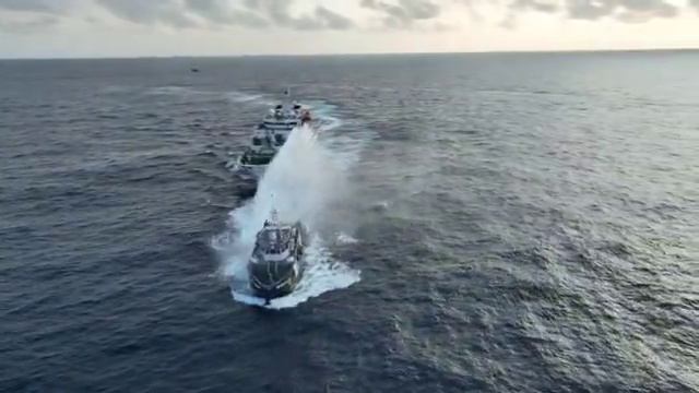 Китайские моряки продолжают кошмарить филиппинцев в спорных водах.