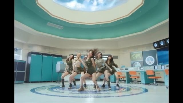 ITZY — SNEAKERS