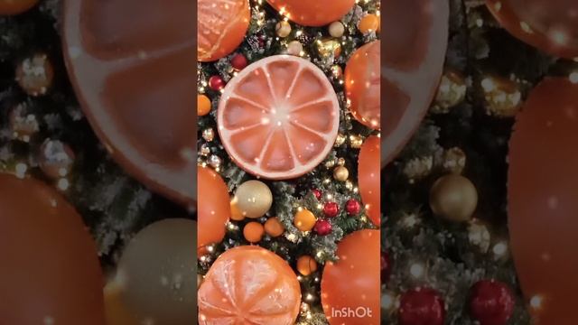 У нас уже чувствуется новый год, а у Вас? #новыйгод, #елка, #мандарины, #конфеты