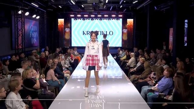 Модели UMODEL  Кристина В. и Рита К. на Grand Fashion Days для бренда Kristi Klo