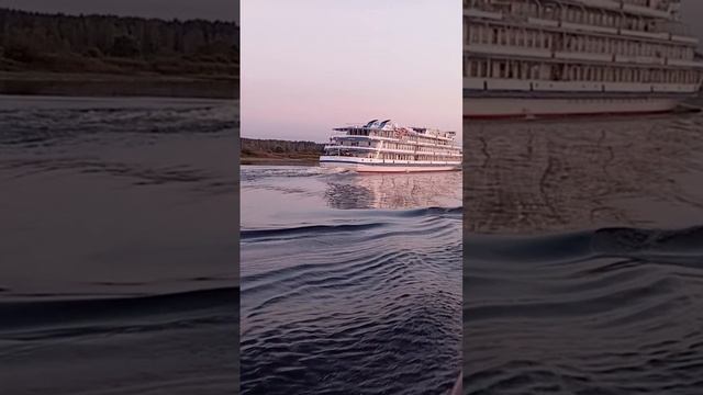 Вслед за теплоходом