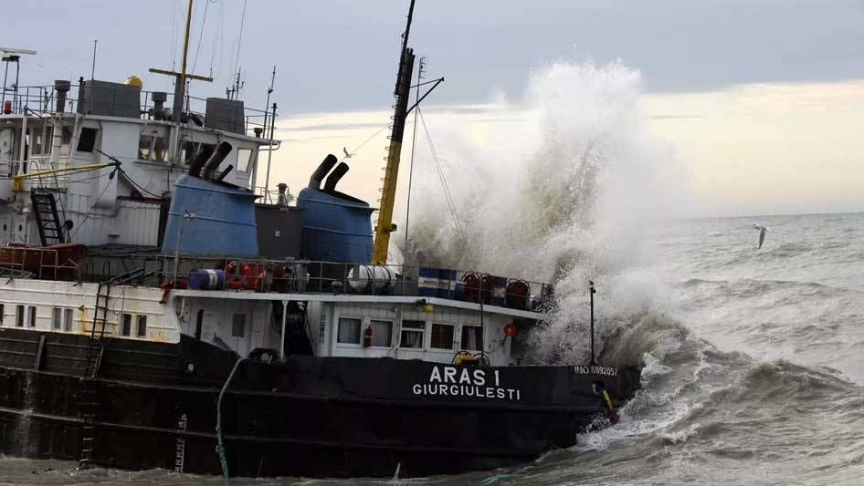 Теплоход, который затонул у берегов Сочи в 2009 году, поднимут со дна моря