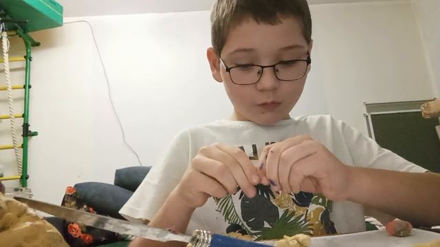 леплю из пластилина доспехи для человека