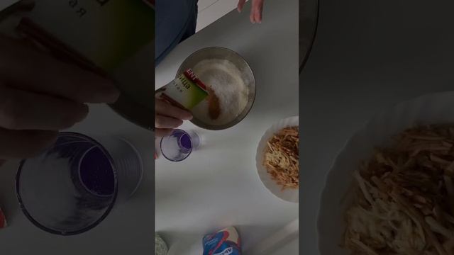 Яблочный пирог с корицей🥧