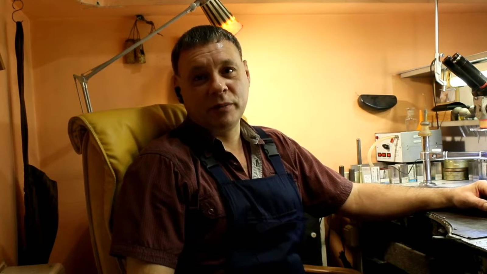 Кольцо с бриллиантом