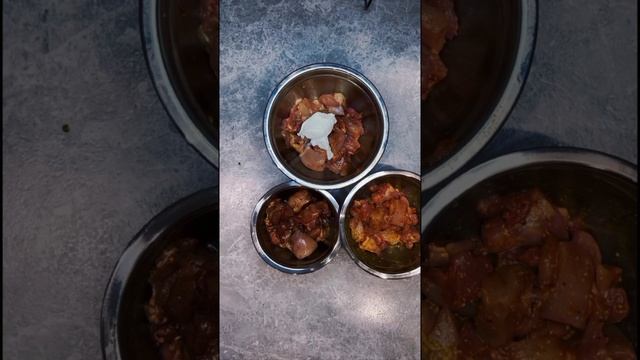 Три вида куринных шашлычков запечённые с картофелем