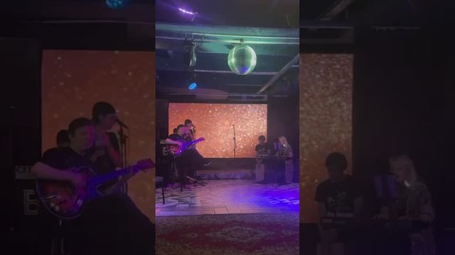 Поём с #damakidano. С вас огоньки, с нас ещё больше пенья!