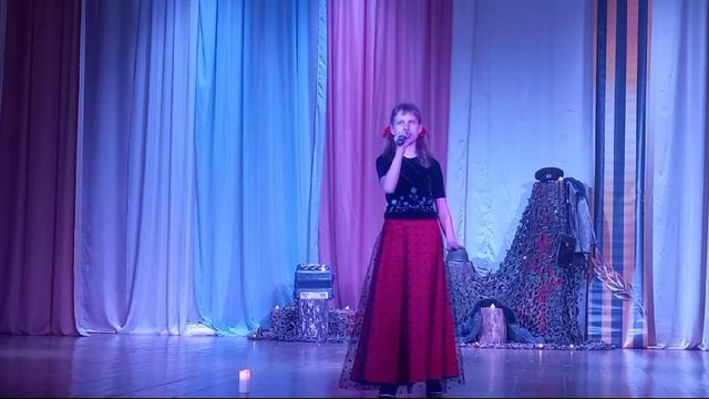 Песня "Дети Донбасса".  Пробирает до слёз.  
Автор слов и музыки - Елена Стурова