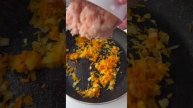 Блинный пирог с курицей и сыром