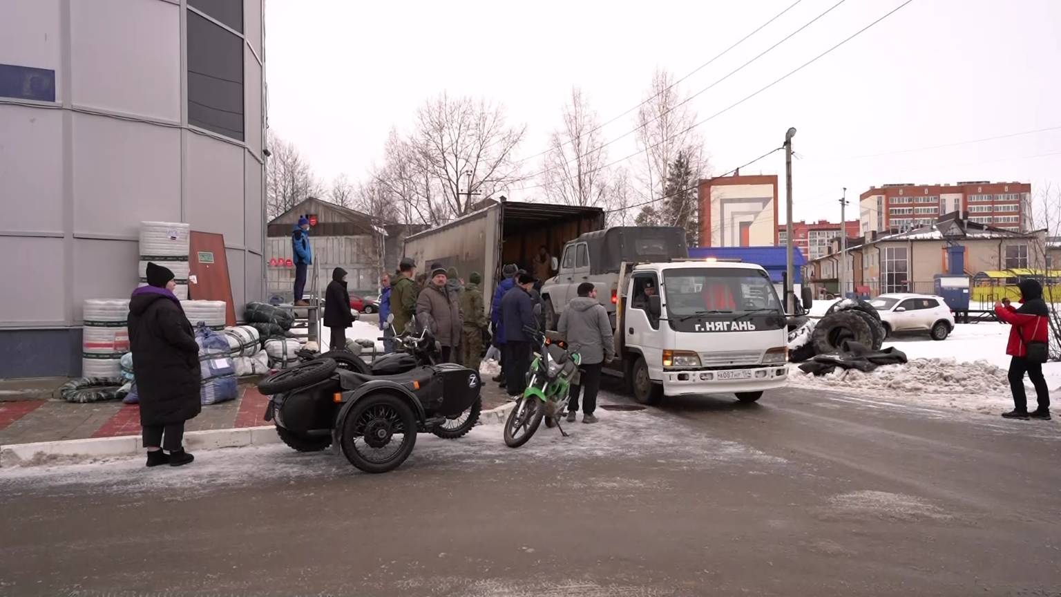 Из Нягани в зону СВО отправили автомобили и мотоциклы