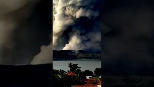 Мощное извержение вулкана