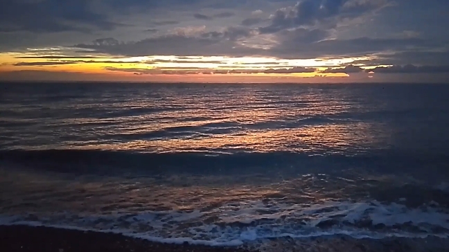 Морской берег на закате. Шум моря