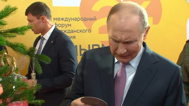 «Ёлка желаний!»: Владимир Путин исполнит новогодние желания трех девочек