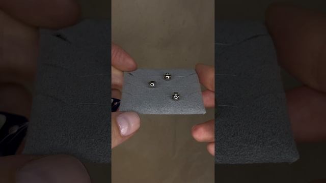 Подвеска бегунок Classic из палладия с бриллиантов, сапфиром и изумрудом