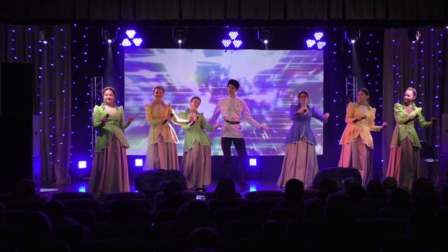 А запрягу я тройку борзых-исп.ансабль Карусель