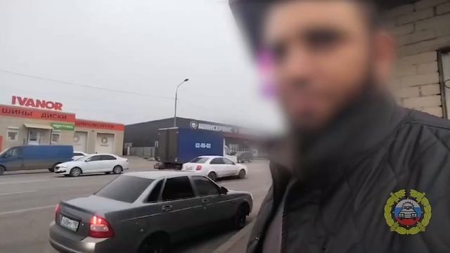 В Волгограде остановили Lada Priora с подложными госзнаками.