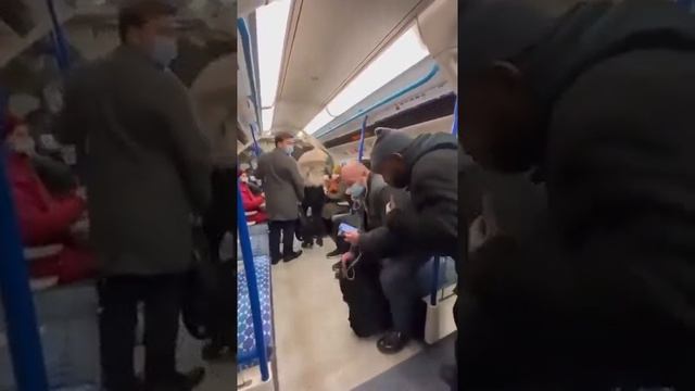Освободил себе местечко)