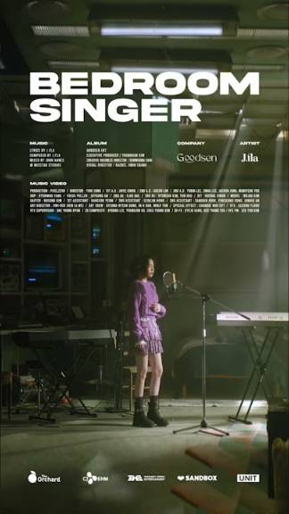 'Bedroom Singer' (shorts)