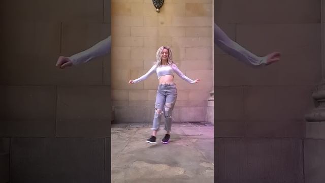 случайный танец, электронная музыка, если вам нравится подписывайтесь на меня, ставьте лайки, ко.mp4