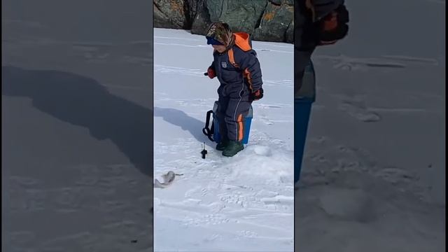 Юный рыбак поймал свою первую рыбку😊

Эмоций будет на целый день👍