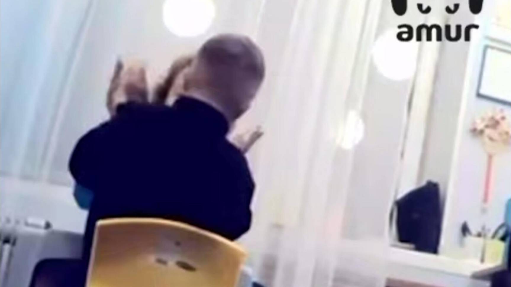 На Камчатке мать сняла на скрытую камеру, как логопед бьет ее сына на занятиях