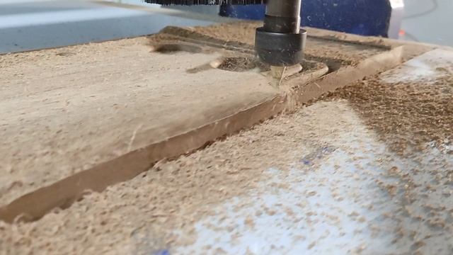 Раскрой детали из древесины карагача фрезой с чистовым стружколомом PROfrezi 926-622-12 #фрезы