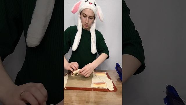 Круассаны с сыром и сосиской