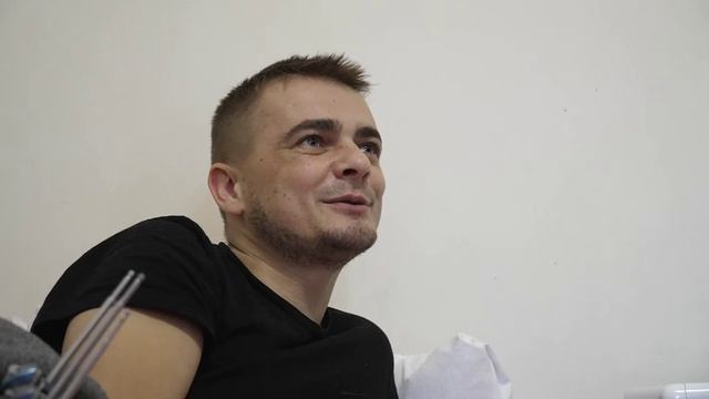 Зеленский привёл Шольца в больницу к искалеченным боевикам ВСУ.