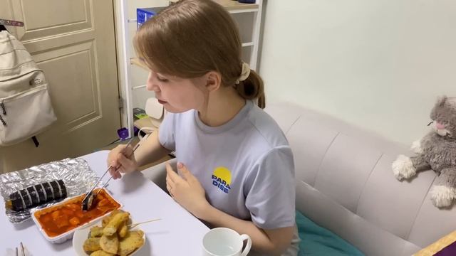 퇴근길에 말없이 떡볶이 사갔을 때 러시아 아내 반응 【국제커플 | 한러커플 | VLOG】