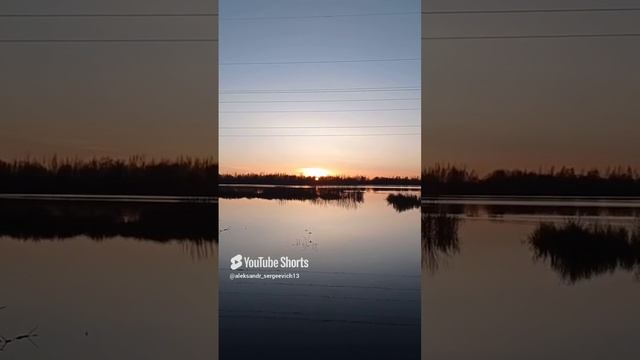 На берегу на закате в нашей деревне...