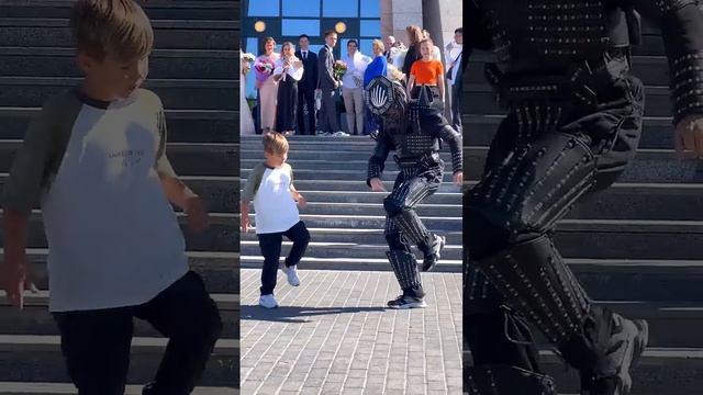 случайный танец, электронная музыка, если вам нравится подписывайтесь на меня, ставьте лайки, ко.mp4