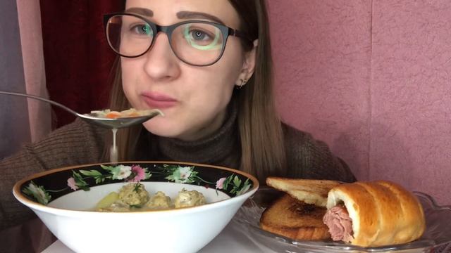 Суп с Фрикадельками и греночки хрустящие, сосиска в тесте