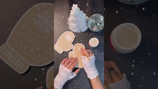 Рождественский декор своими руками 🎄 из картона и белой краски 🎨