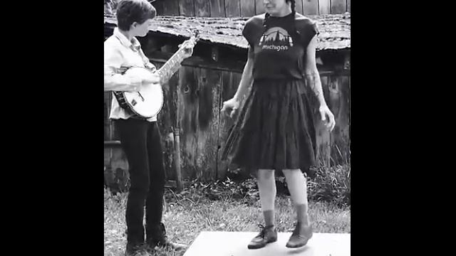 Народный танец Buck Dancing под банджо
