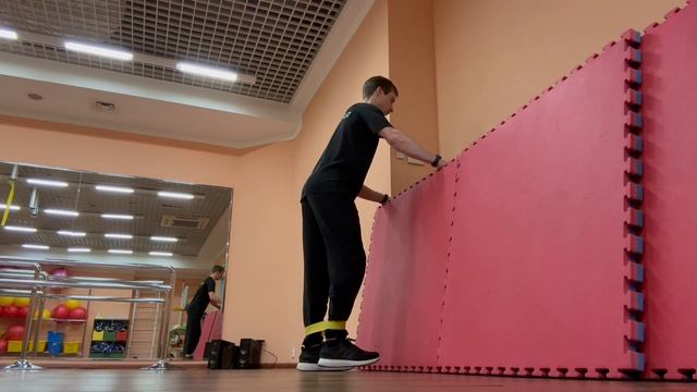 Жопомахи с минипетлей (Разгибание ноги стоя) / BANDED STANDING GLUTE KICKBACK