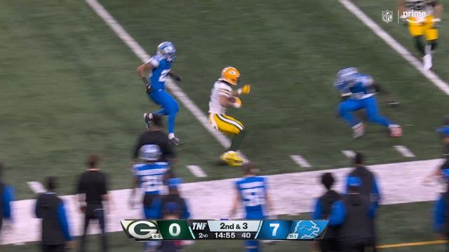 David Long jumps on Christian Watson's airborne fumble