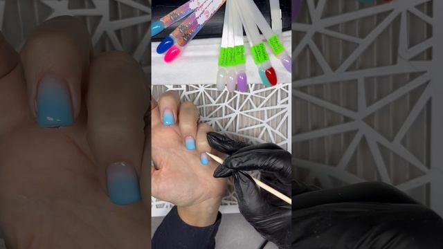 Делаю себе маникюр, пробую новую технику для себя💅🏻Работаю с гелем❤️