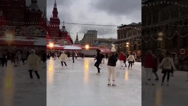 ⛸️ ГУМ-каток на Красной площади открывается сегодня для всех желающих⛸️