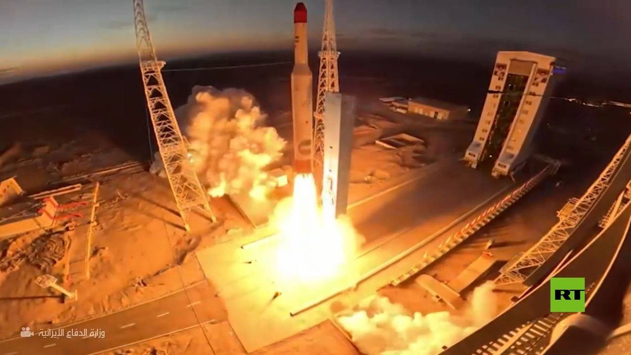 الدفاع الإيرانية تنشر لقطات لإطلاق صاروخ حامل للأقمار الاصطناعية إلى الفضاء