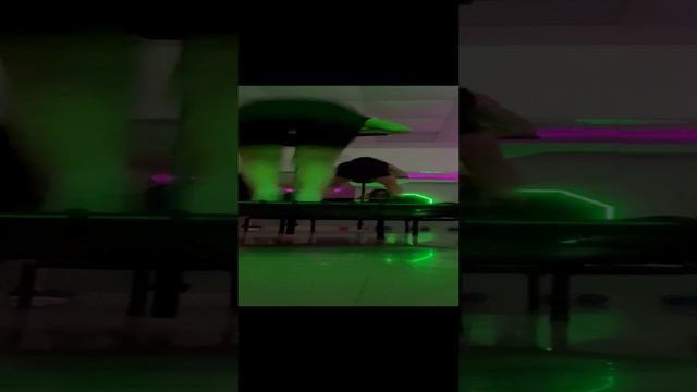 Пошла на джампинг🤪сняла видео на память о первом занятии. Чтобы запечатлеть то, как я усталааа.