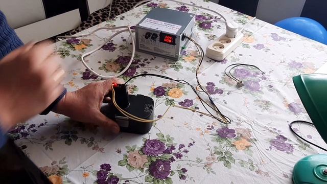 как пользоваться универсальным зарядным устройством