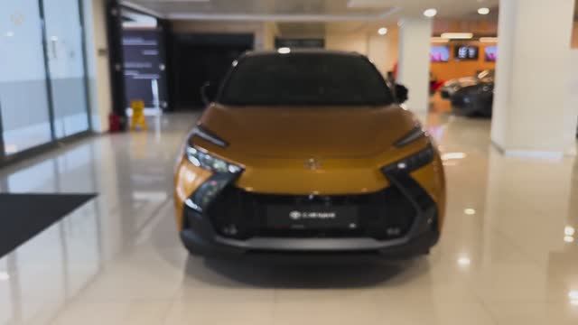 2024 Toyota C-HR Hybrid обзор